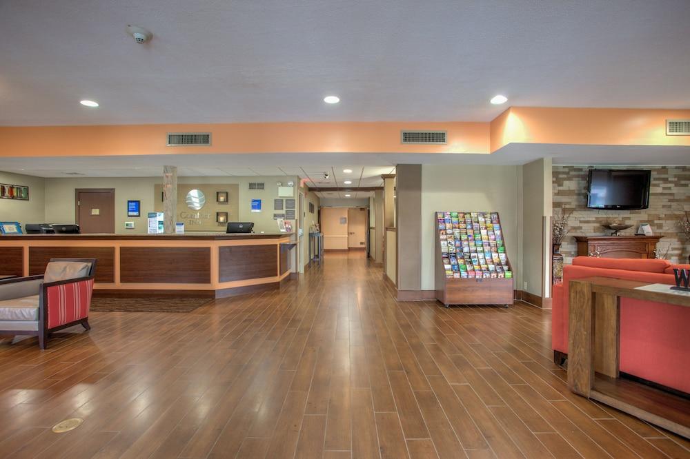 Comfort Inn Lancaster At Rockvale Smoketown  Exterior photo
