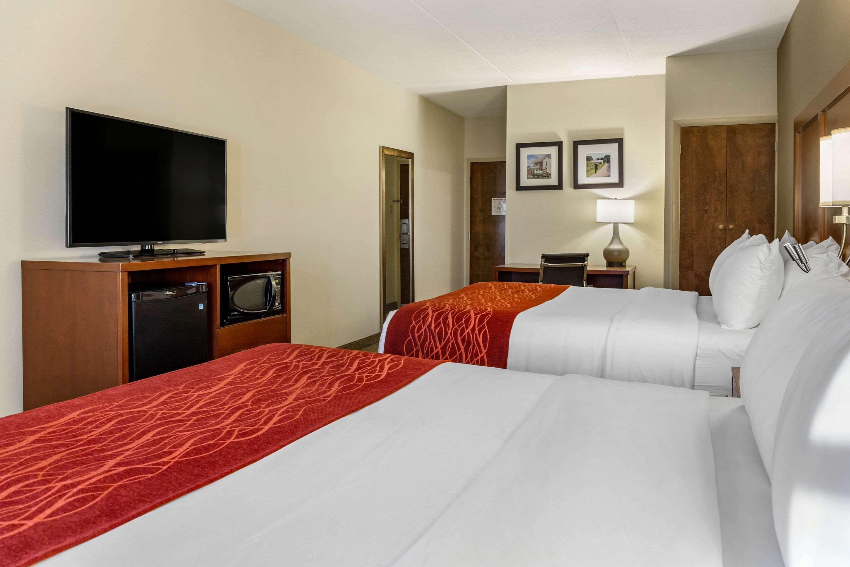 Comfort Inn Lancaster At Rockvale Smoketown  Exterior photo
