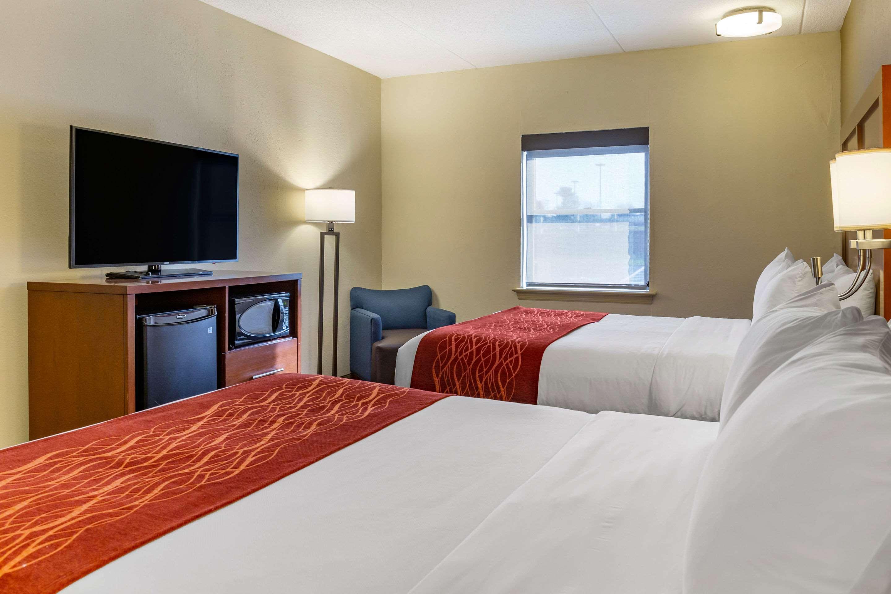 Comfort Inn Lancaster At Rockvale Smoketown  Exterior photo