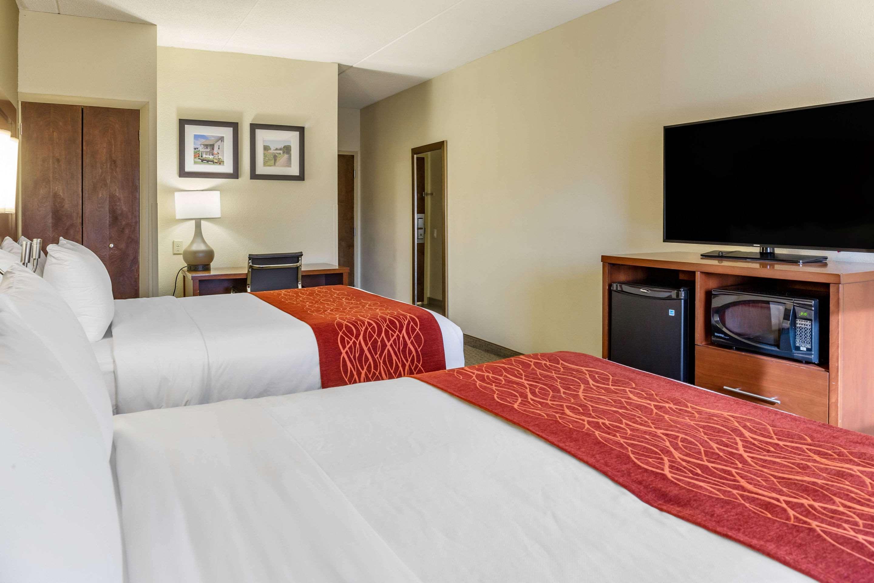 Comfort Inn Lancaster At Rockvale Smoketown  Exterior photo