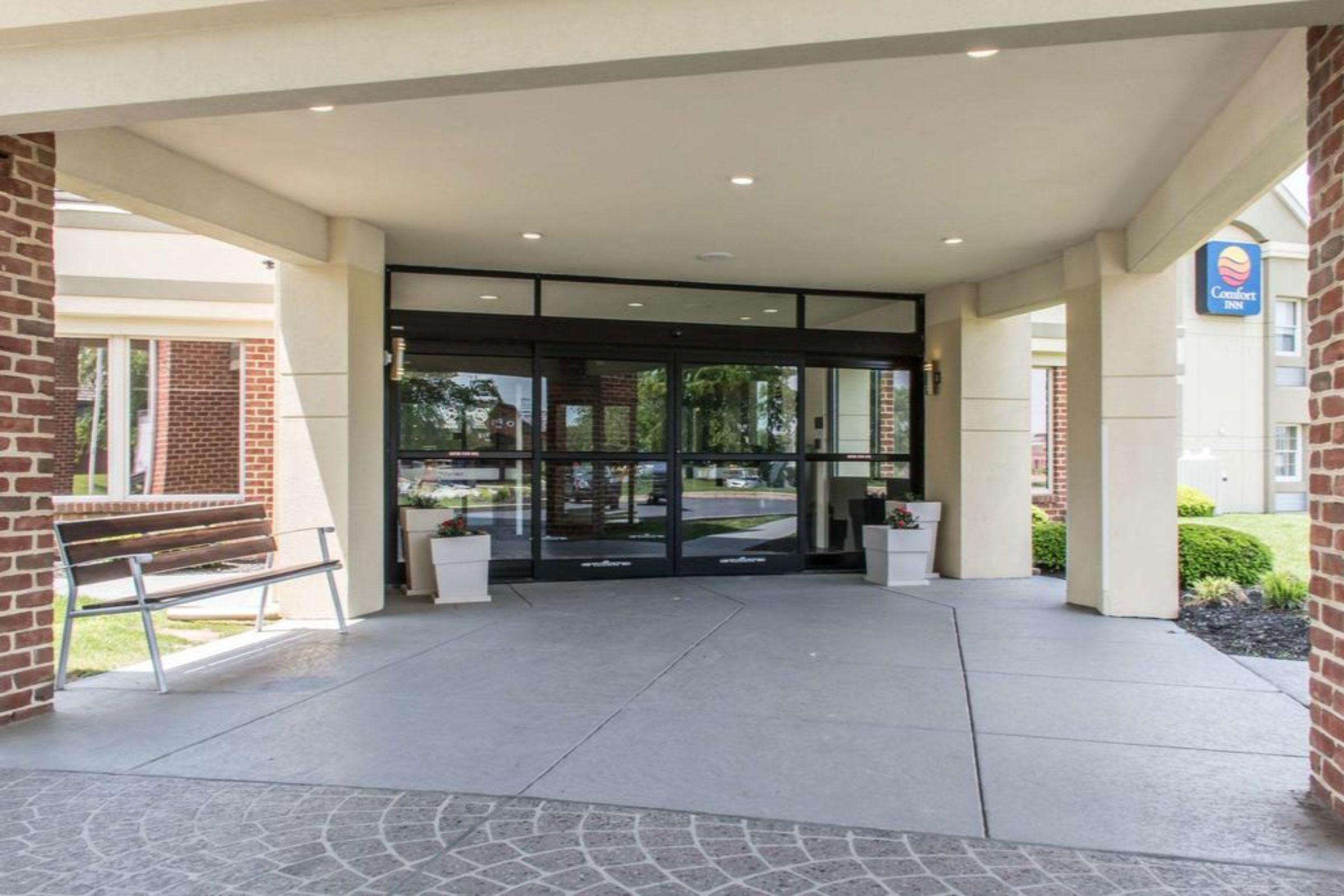 Comfort Inn Lancaster At Rockvale Smoketown  Exterior photo