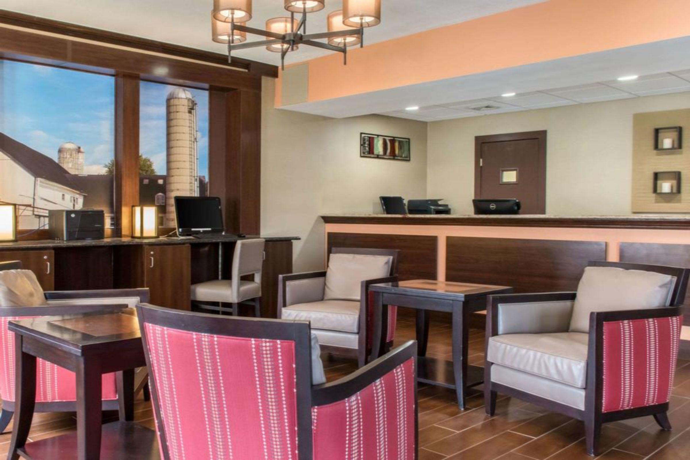 Comfort Inn Lancaster At Rockvale Smoketown  Exterior photo
